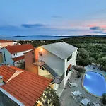 Nice Home In Kastel Novi Dom wakacyjny Kaštel Novi