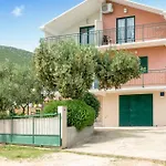 Nice Home In Kastel Novi Dom wakacyjny Kaštel Novi