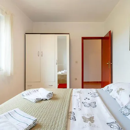 Nice Home In Kastel Novi Dom wakacyjny Kaštel Novi