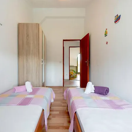 Nice Home In Kastel Novi * Kaštel Novi