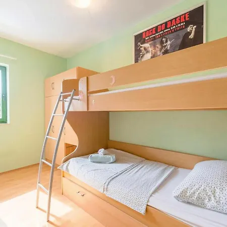 Nice Home In Kastel Novi *